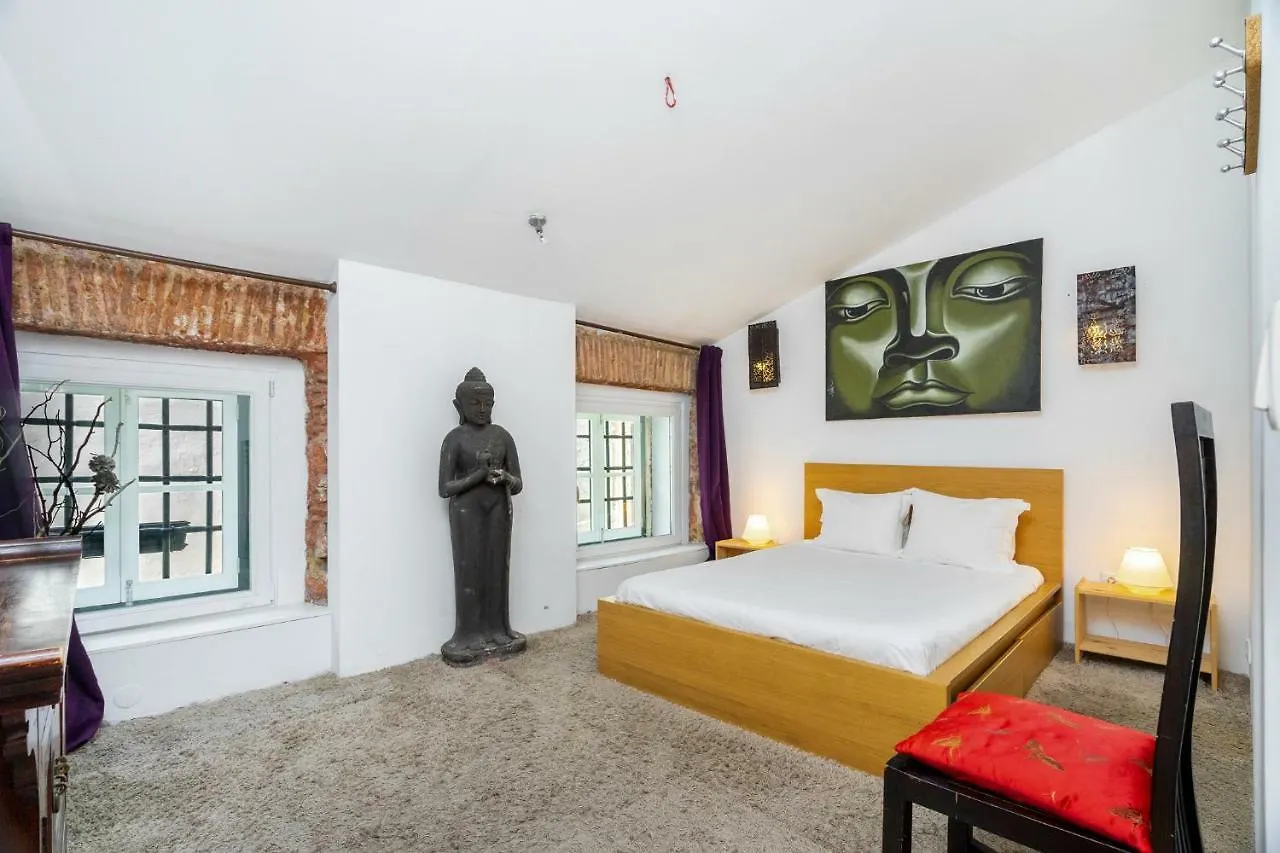 Alfama Kuta Loft Apartment Lisbon