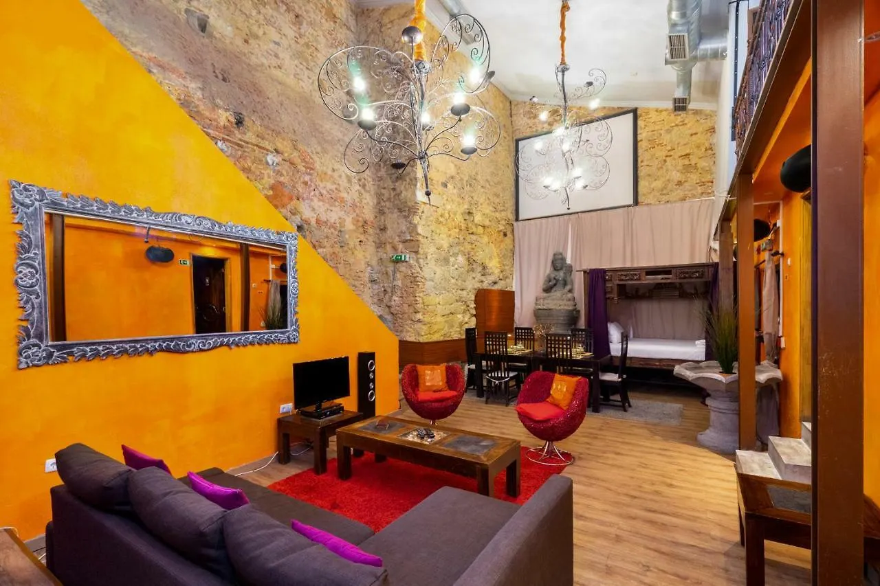 Alfama Kuta Loft Apartment Lisbon
