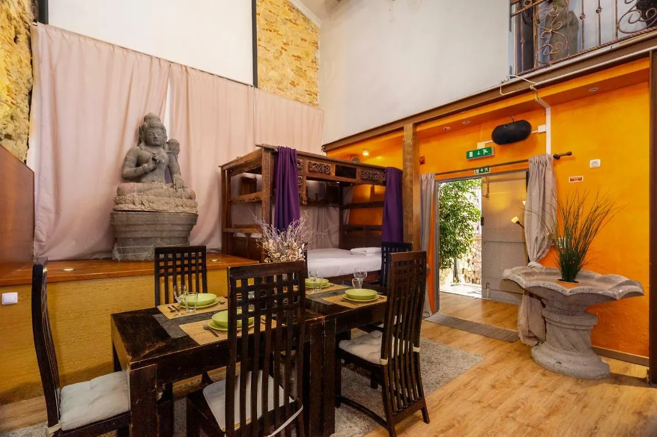 Alfama Kuta Loft Apartment Lisbon